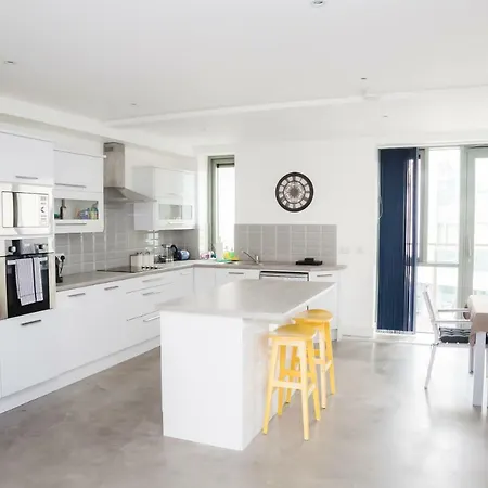 Reeks Gateway Townhouse Apartment