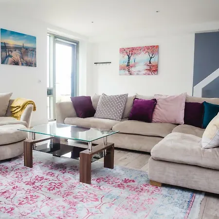 Apartment Reeks Gateway Townhouse