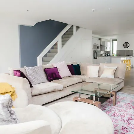 Reeks Gateway Townhouse Apartment