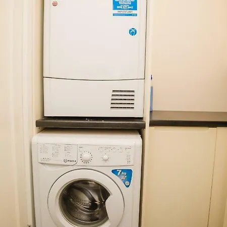 Reeks Gateway Townhouse Apartment
