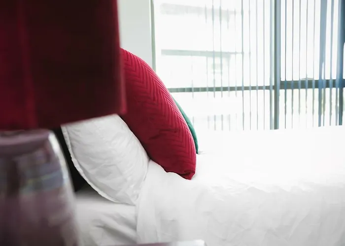 Апартаменти Reeks Gateway Townhouse *